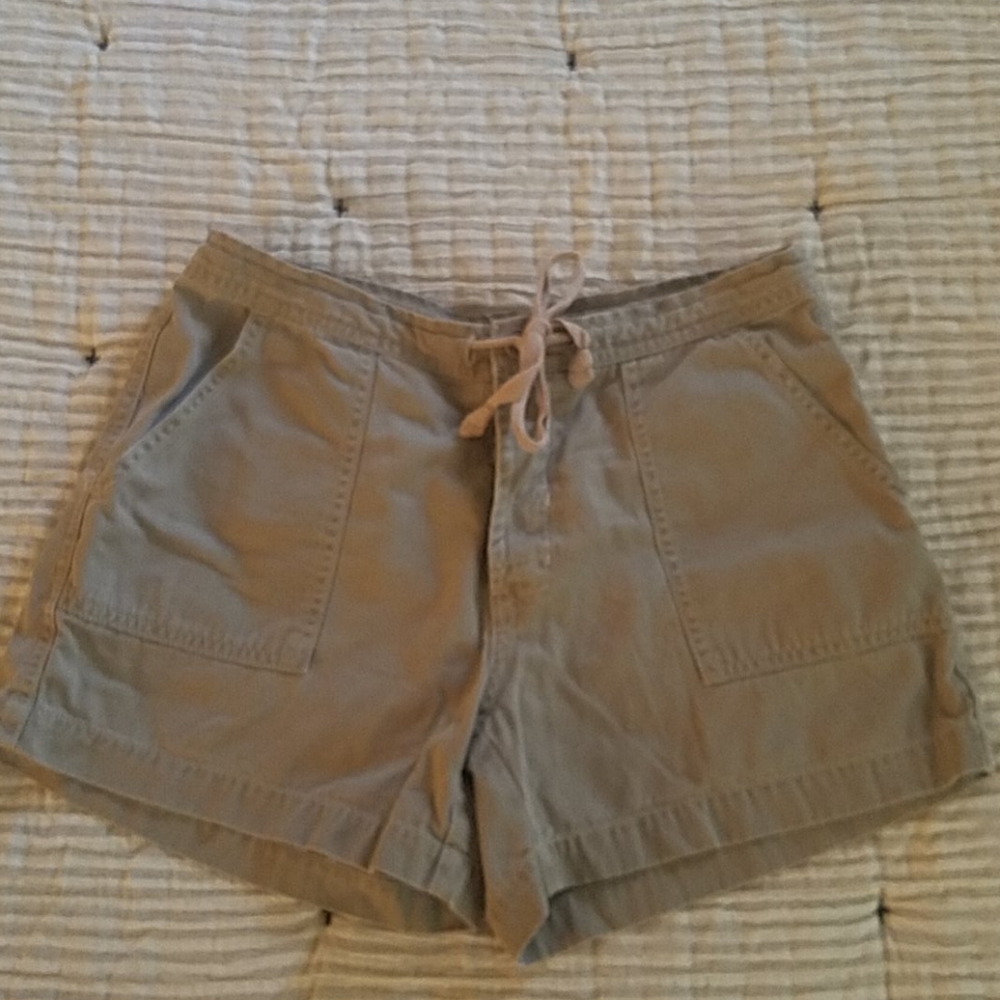 Khaki Old Navy shorts